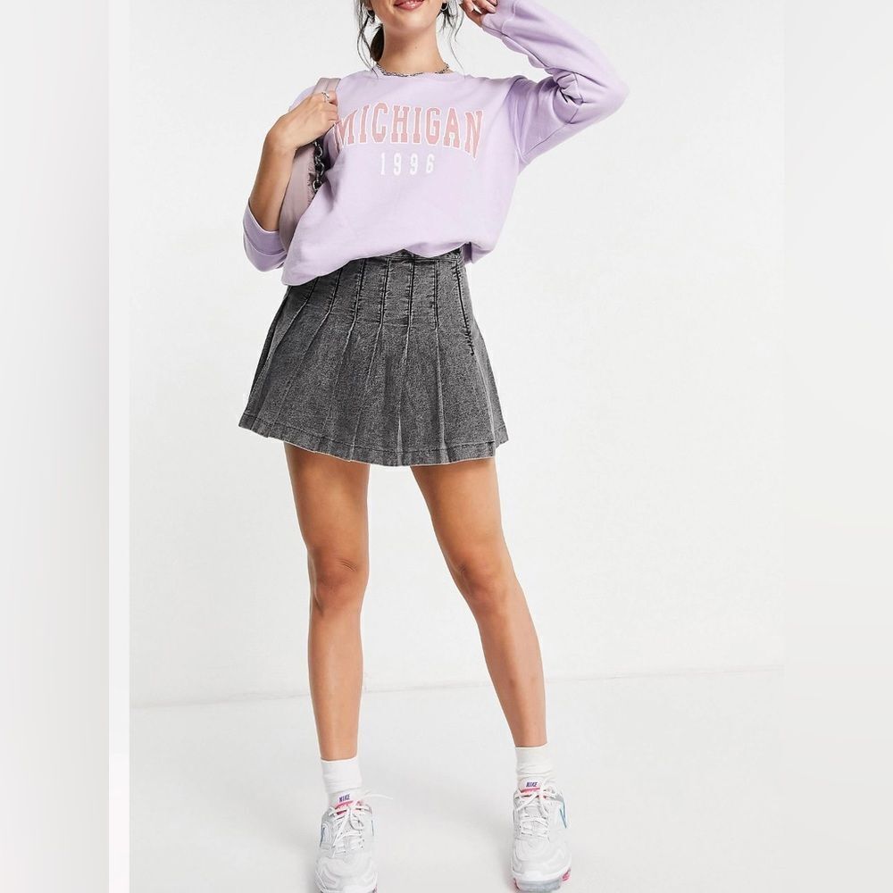Signature 8 pleated skirt in acid wash black